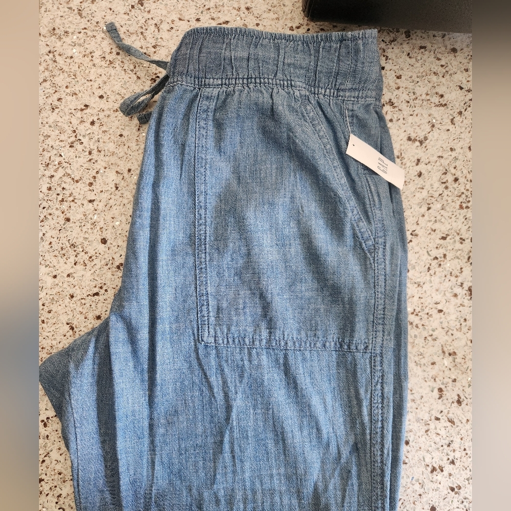 Gap Joggers with front string